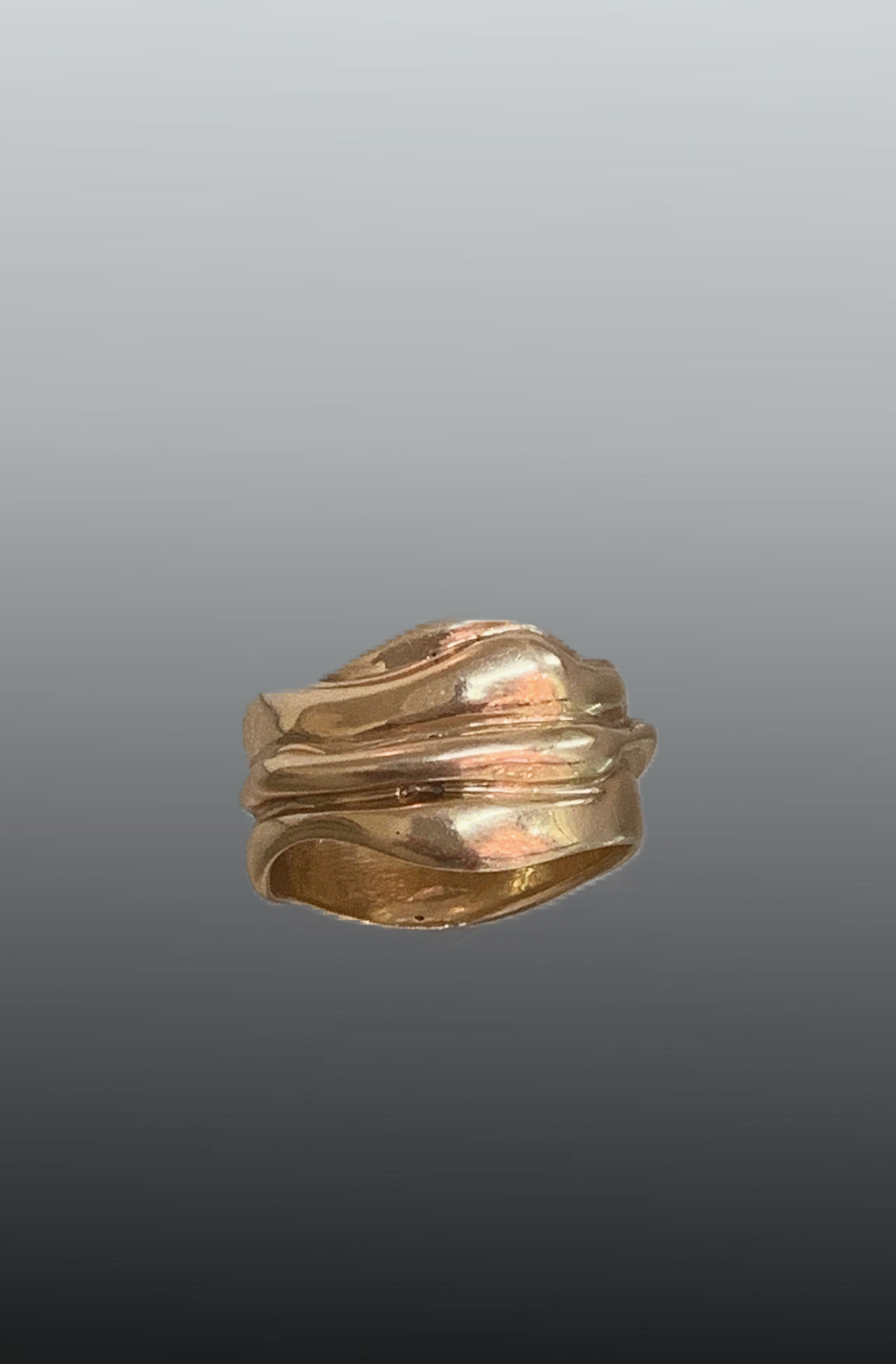 Wave collection ring in 18ky gold